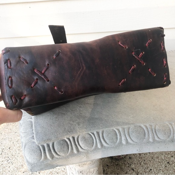 Handmade Vintage 60’s leather Feedbag, whip stitched, distressed brass hardware - Picture 6 of 10